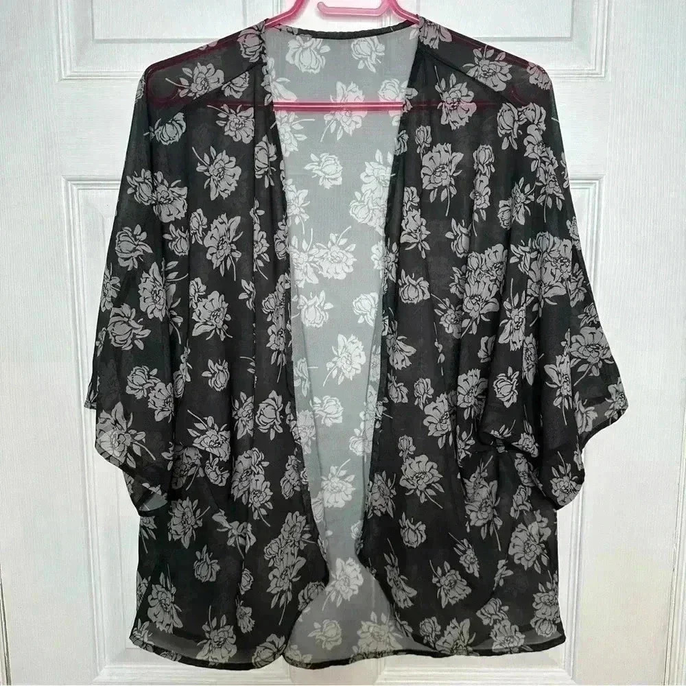 Sheer Kimono Floral Black & White Size Medium / Large